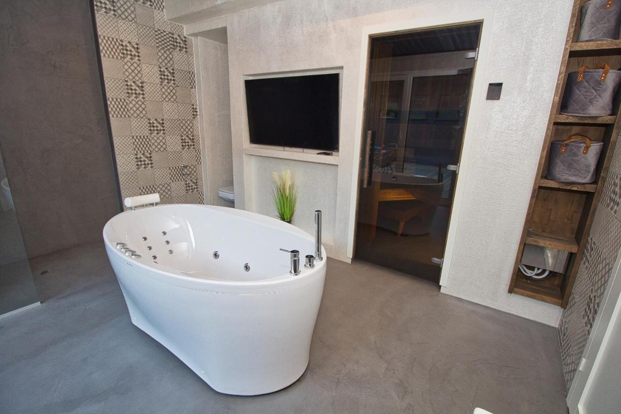 Casa Monkey Paernu With Sauna And Terrace ภายนอก รูปภาพ